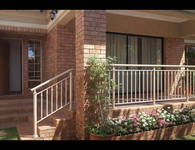 3 BEDROOM TOWNHOUSE FOR SALE IN MORELETAPARK